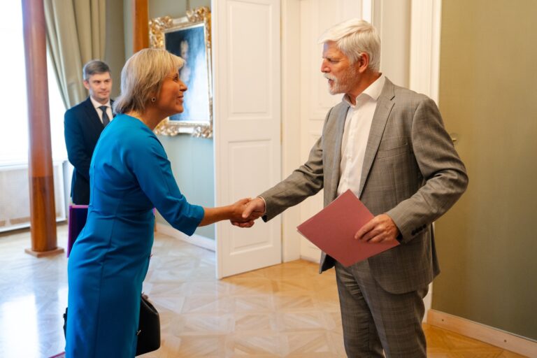 Hejtmanka Jana Mračková Vildumetzová a prezident Petr Pavel jednali o vysoké škole