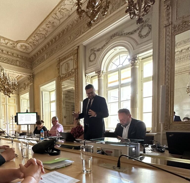 Zástupci Karlovarského kraje včetně našeho předsedy jednali 24. 6. 2025 na MŠMT ČR s lidmi z MŠMT a s několika rektory