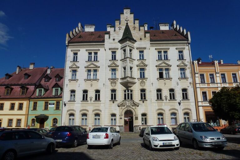 SOUDNÍ BUDOVY A VĚZNICE KARLOVARSKÉHO KRAJE