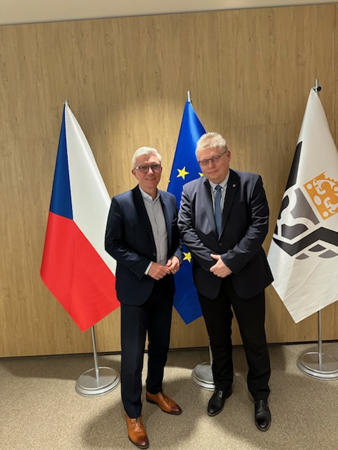 JEDNALI JSME SE ZDEŇKEM ZAJÍČKEM, PREZIDENTEM HOSPODÁŘSKÉ KOMORY ČR