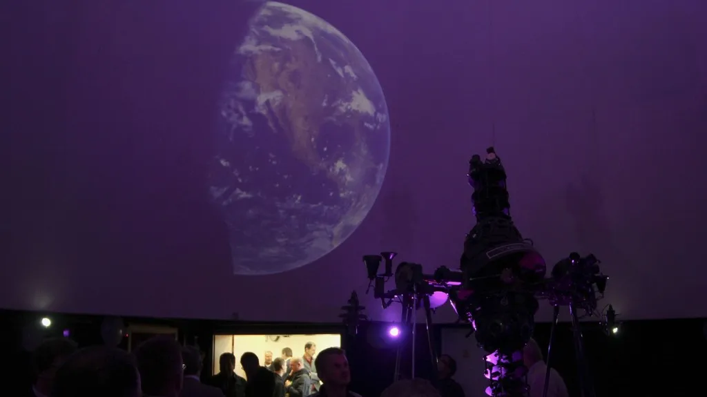 PLANETÁRIUM A HVĚZDÁRNA GYMNÁZIA CHEB
