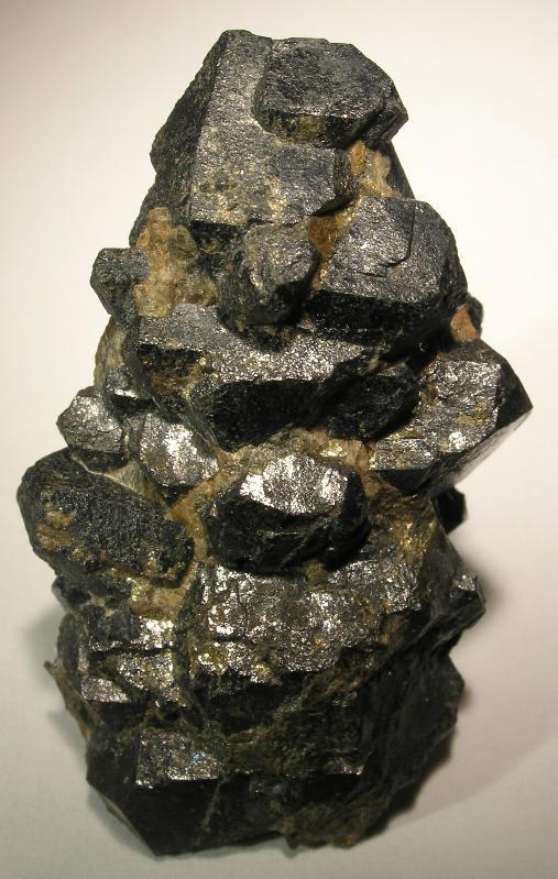 VÝZNAMNÉ MINERÁLY KARLOVARSKÉHO KRAJE